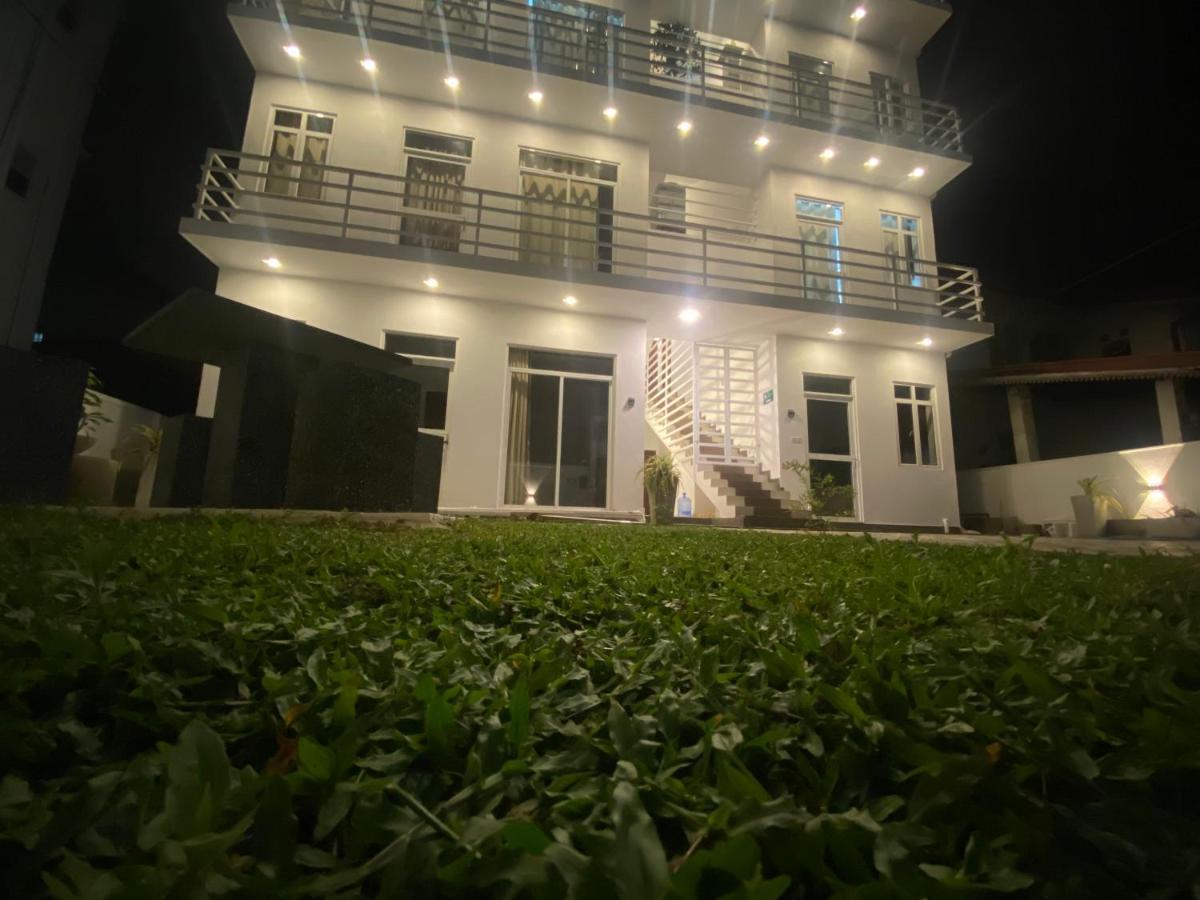 Near Colombo Airport *