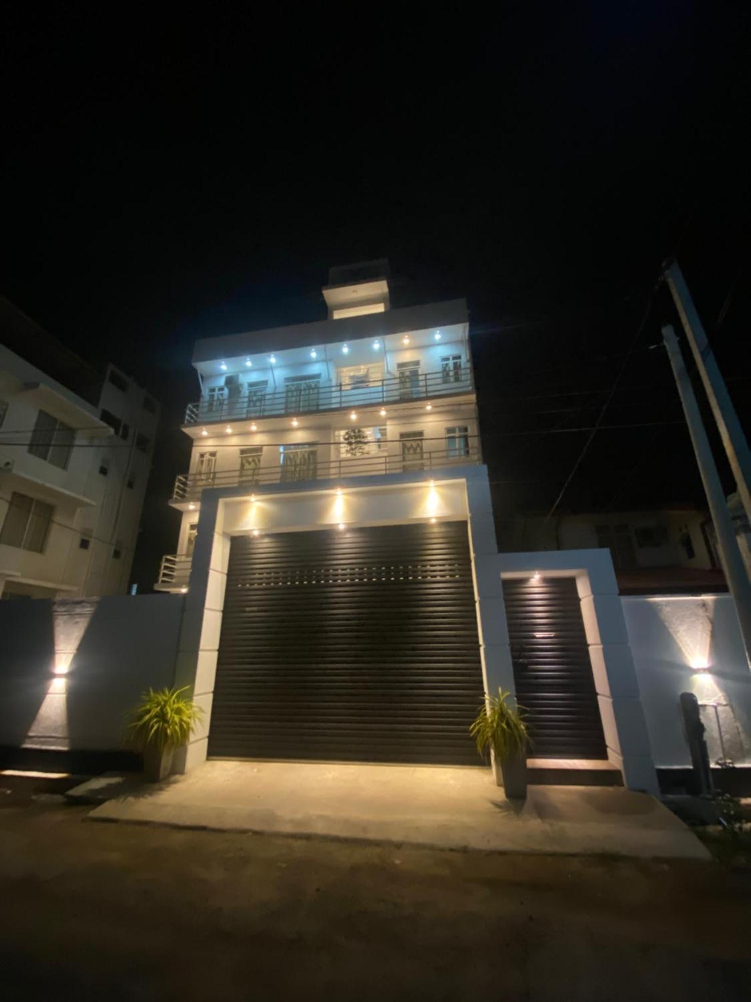 Near Colombo Airport Apartment *